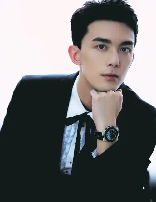 吴磊喉结好苏##吴磊下颌线条