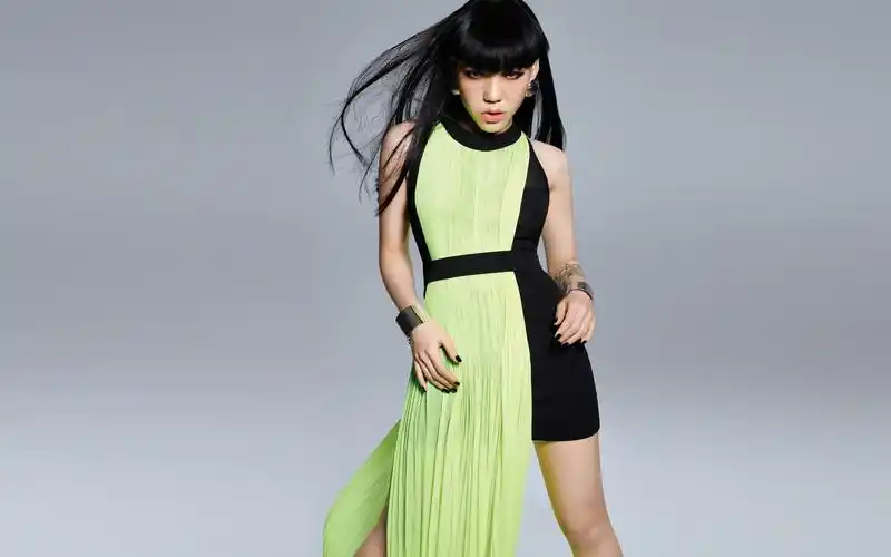 吴莫愁个性写真高清电脑壁纸