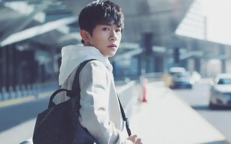 【易烊千玺】20170213 机场街拍花絮