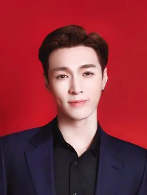 张艺兴证件照: 化身温柔总裁形象, 不要太帅哦!