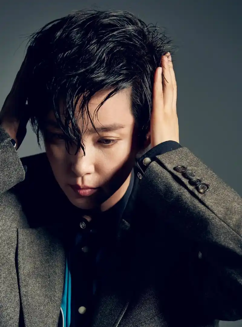 46岁李冰冰不服老!利落短发飒爽帅气,男装造型更加英气十足