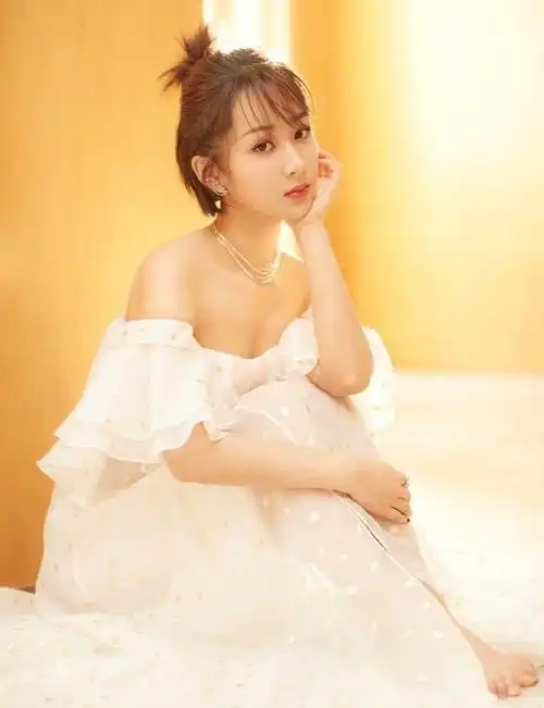 杨紫惊艳美照,青春靓丽,明艳动人!