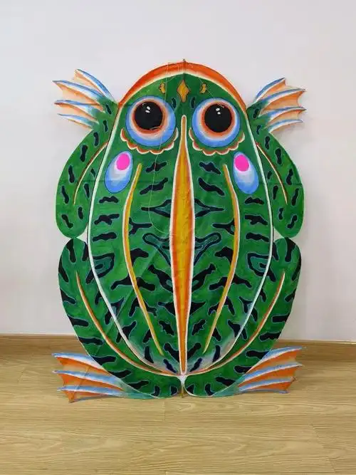 指尖采荷传承非遗文化匠心制作风筝