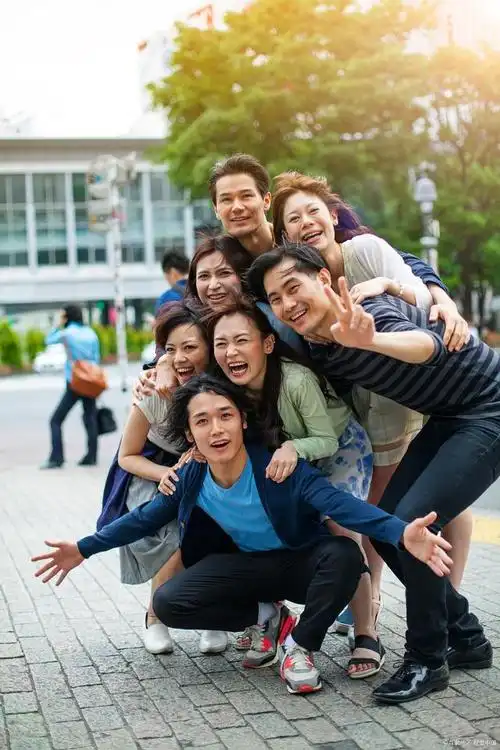 多人合照怎么拍才能突出大家的美?摄影师经验分享