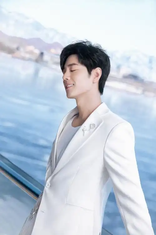 *肖战 简单清新的气质,浅浅的温柔一笑最迷人~  清俊有型的绅士格调