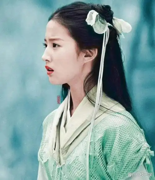 近日,胡歌和刘亦菲微博之夜的再度同台,引发了网友的热议.