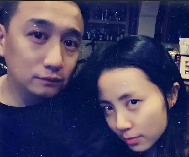 孙莉被黄磊追到手的时候才17岁,看了旧照后,才知道黄磊有多幸福_婚姻