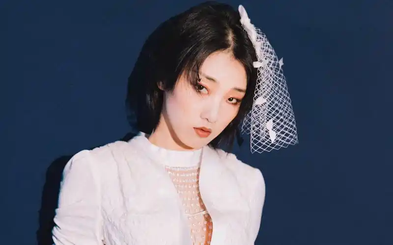 火箭少女101暗黑新娘装高清手机壁纸