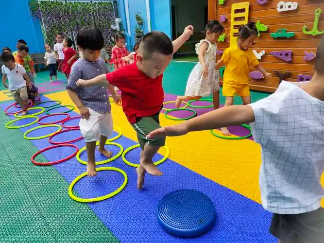 香港跨世纪国际教育联盟园艺星幼儿园这里的孩子真幸福朝霞班——陈弘