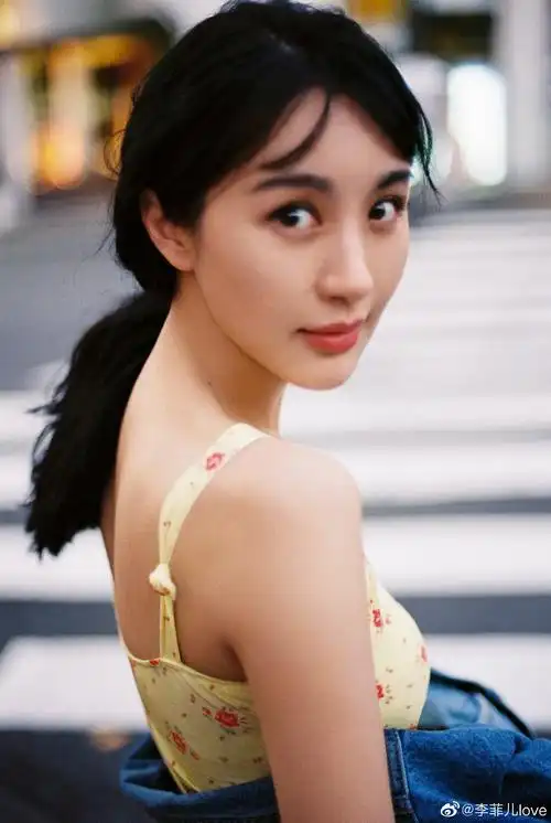 李菲儿回应节目截图脸部僵硬是真的丑要减肥了