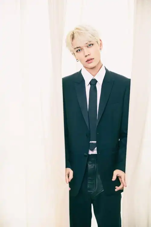 林彦俊新歌别待了#金发 颜值 美瞳 西装精致 帅气 优雅,绝绝子[虎爪