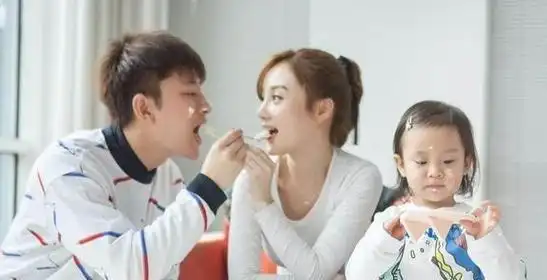 贾乃亮李小璐,为无数夫妻敲警钟!婚姻成败,别拿孩子说事