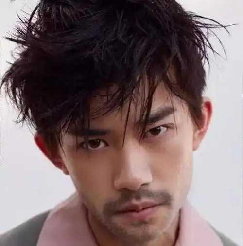 小鲜肉们留胡子看到蔡徐坤网友终于man一回了