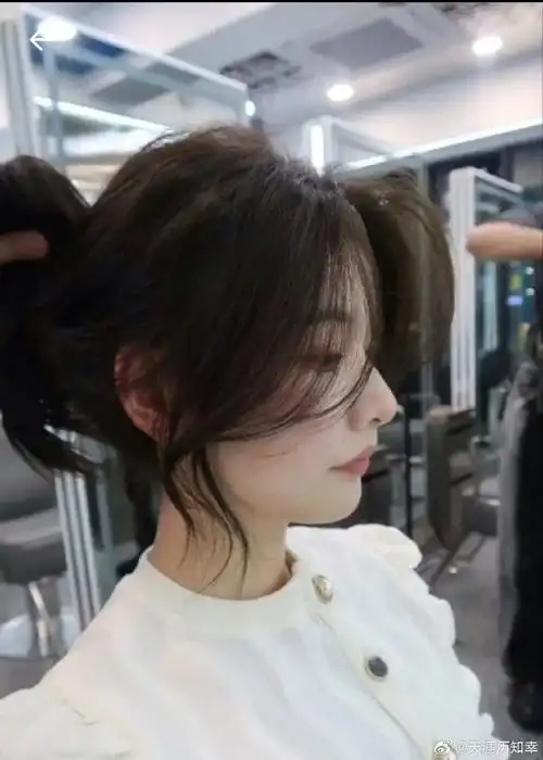 鲶鱼须为何备受初中女生追捧#    首先,这个应该是八字刘海(图二),没