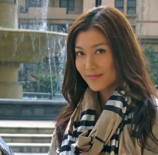 艾莉李彩桦15岁出道为父母还债豪门婚姻维持了19个月