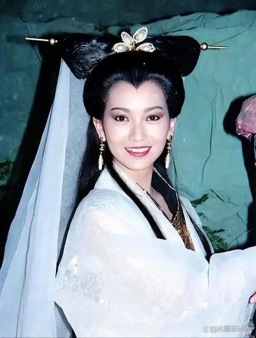 看如今70岁赵雅芝的模样,才知道:九十年代第一美人果然名不虚传