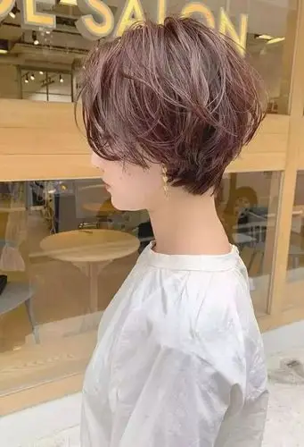 女生韩式短发纹理烫发型 众多女生钟意的发型