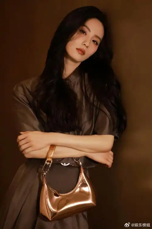 刘诗诗精致微醺妆#刘诗诗精致微醺妆好漂亮啊随性自然,自信大方,气质