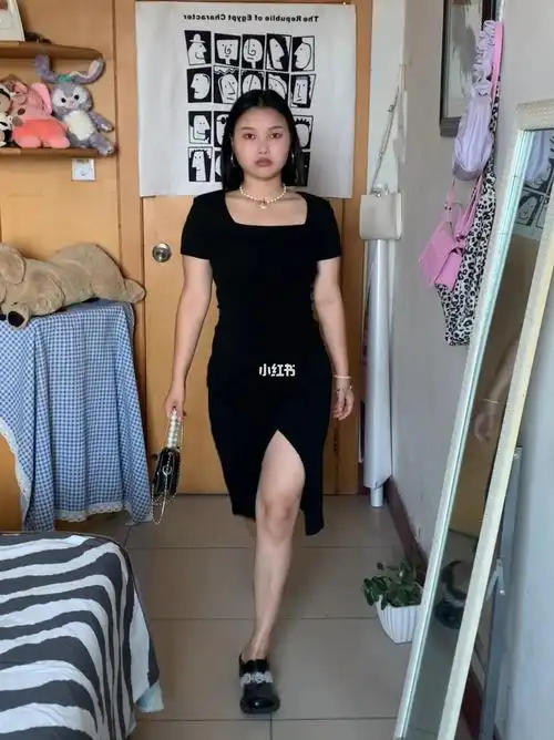 157cm110斤酷酷的小女孩衬托完美的身材