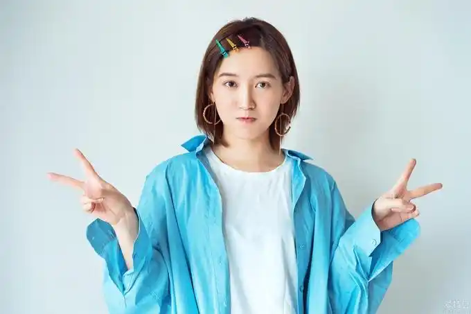 苏青交通灯发夹超吸晴 俏皮解锁比耶六连拍