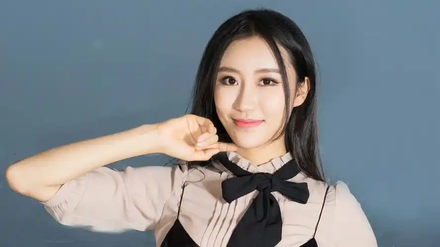 长发美女梦珊4k壁纸