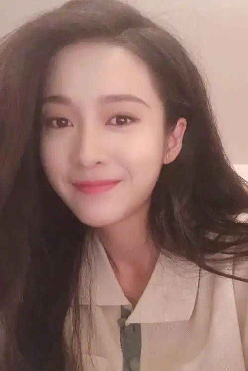 张雪迎近距离自拍好美,喜欢她的举手?