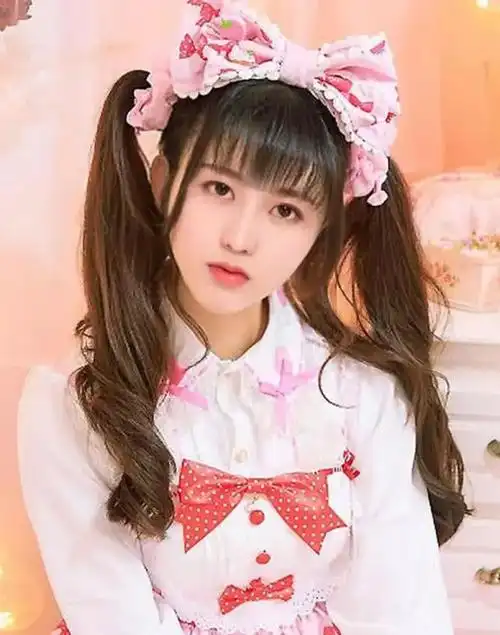 再看蔡徐坤的女装,美炸天