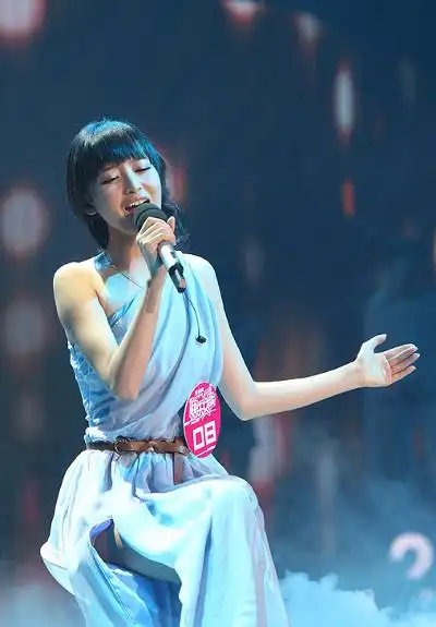 图快乐女声杨洋图片甜美活泼魅力无限