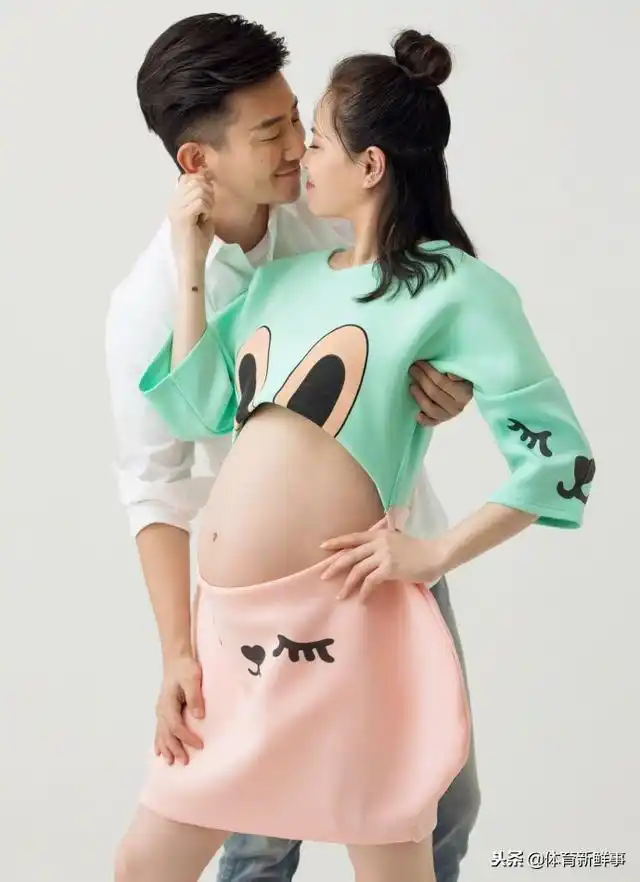 『老公』吴敏霞诞下女儿正式当妈《¨女儿》 老公张效诚朋友圈晒照