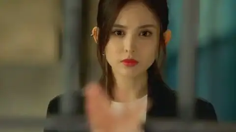 《风暴舞》子萱和曼陀罗讲道理 狱长在一旁看好戏