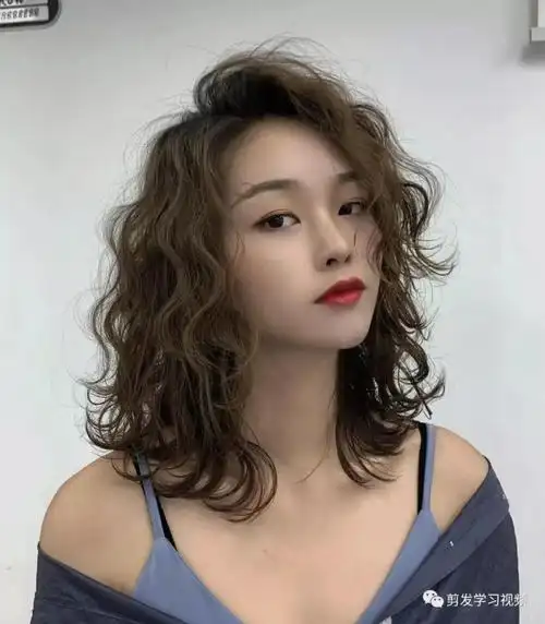 秋天发型流行"烫到顶"(60款)