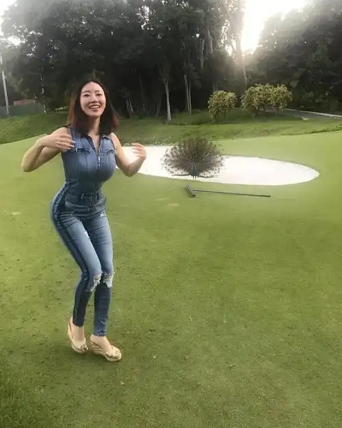 被刘强东带火的蒋聘婷,到底是什么样的魔鬼身材?