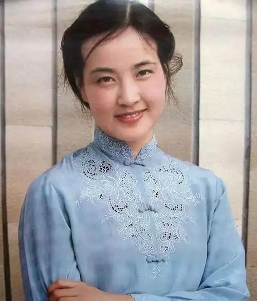 演员刘晓庆61岁再结婚没办法不嫁他追了我20年