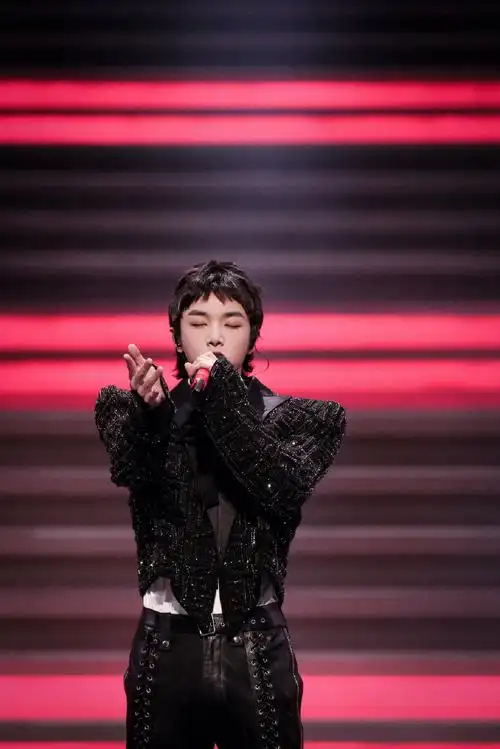 和@华晨宇yu一起奔向"春暖花开"的新世界#2021华晨宇火星演唱会#吧!