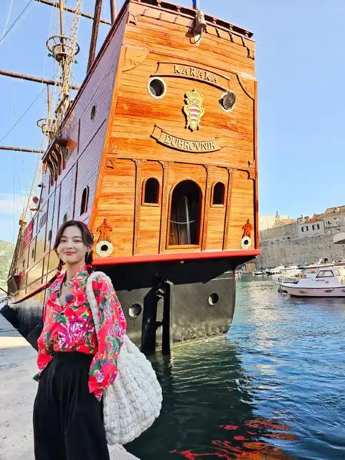 辛芷蕾穿上了东北大花##花儿与少年