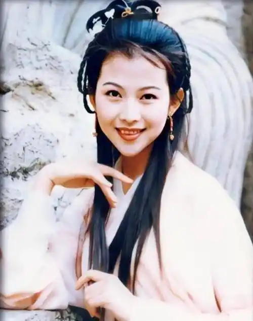 一组老照片告诉你,蔡少芬年轻时有多美?_美颜_盛世_孟如忆