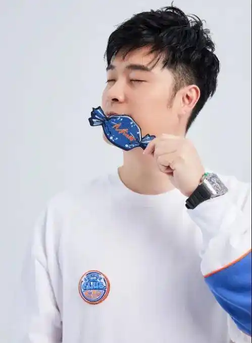 陈赫自认上学时是"校草",本以为开玩笑,看到18岁旧照瞬间心动_网友