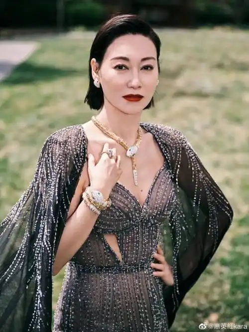 63岁三度爆红,她的泳装生图秒了整个内娱_惠英红_宋佳_马丽