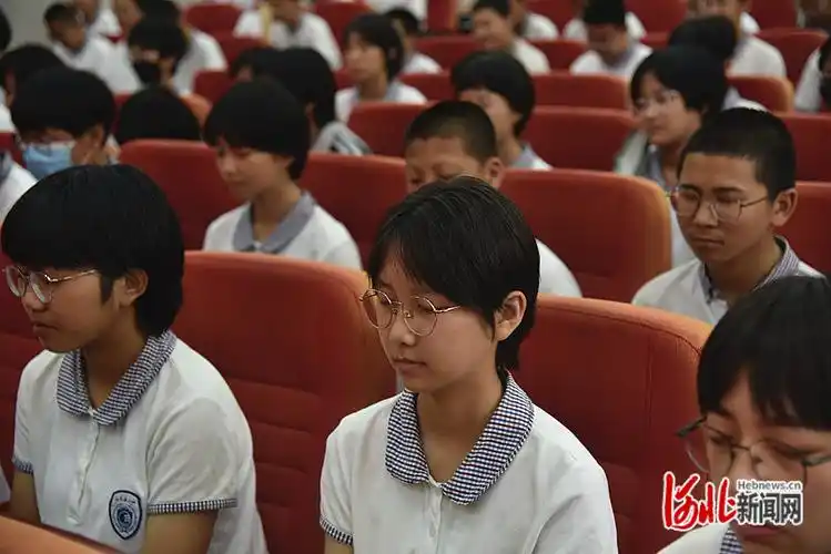 我们一起爱自己石家庄二中西校区开展心理健康教育系列活动