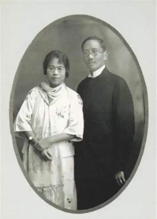 她33岁嫁54岁北大校长苦恋10多年终成眷属生三子皆为国家栋梁