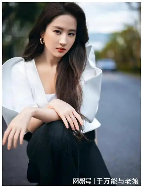 刘亦菲背后的故事