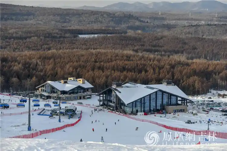 长白山鲁能胜地山地滑雪场.梁琪佳摄