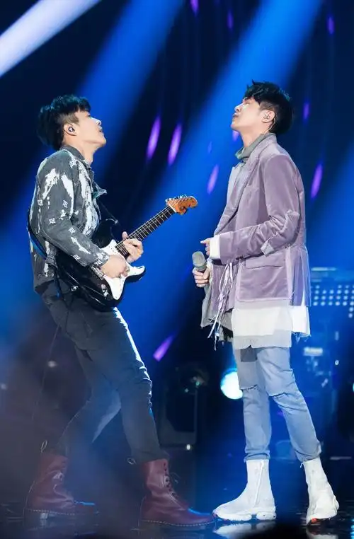 吴青峰刘家凯歌手