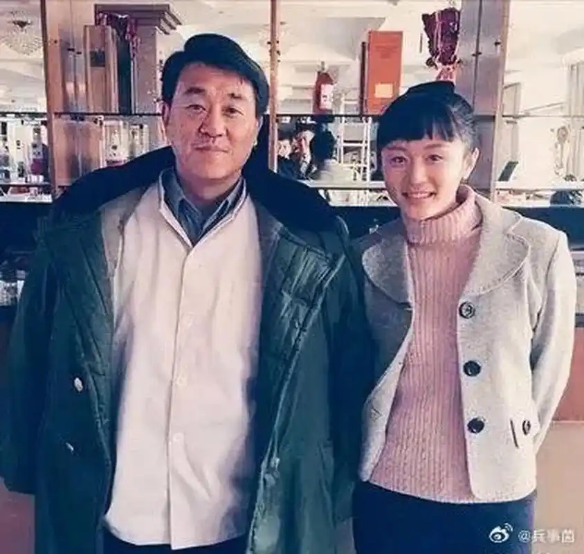 李海洋为家庭付出很多,何冰感激她的沉静内敛和贤淑能干.