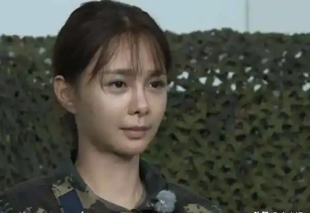 冷白皮变黑炭脸,高颅顶成细软秃:明星放飞自我后,网友:平衡了