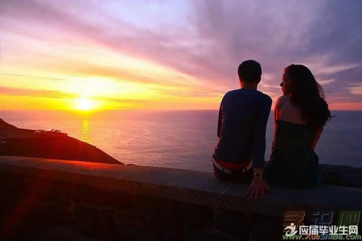 这样的两个人就是心在一起都懂得,见面不说话只是为了保持住自己的