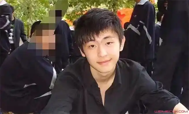 邓伦高中哪个学校毕业的详细资料以及高中时期照片曝光