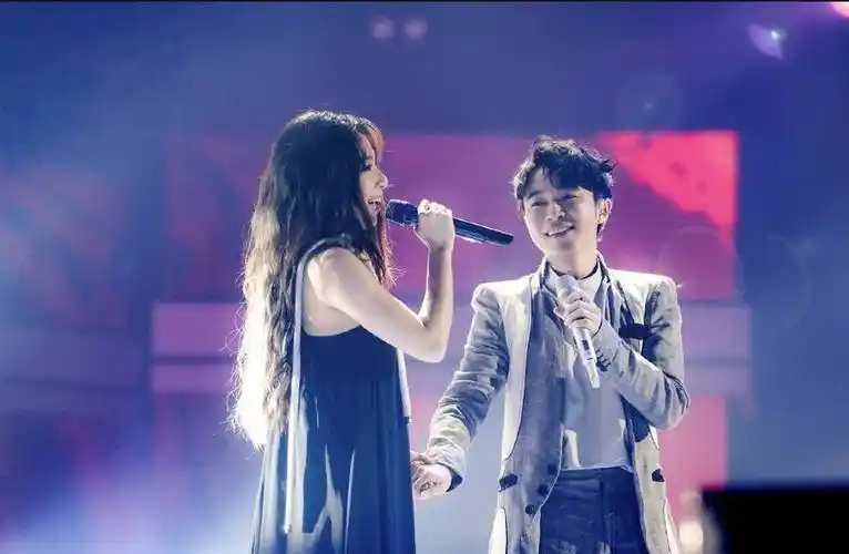 吴青峰田馥甄首次合体12分钟27首经典歌曲串烧 真是大饱耳福