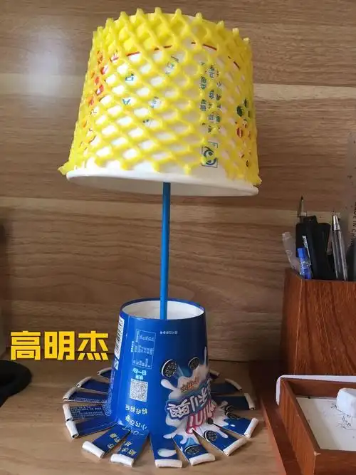 巧手变废为宝 慧心创意无限——开小一年级七班班手工制作