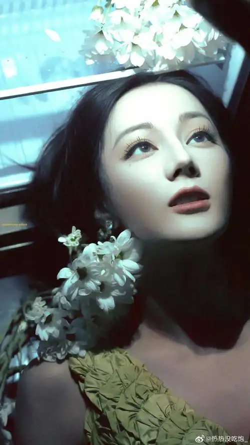 罗@dear-迪丽热巴,文能高雅艺术,武能辣手催枭,独居三合院,全能颜值高